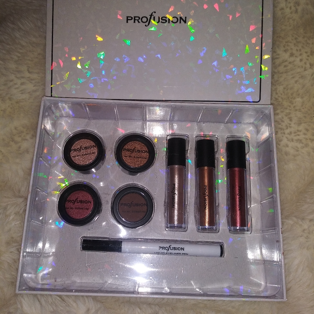 Profusion "EYES" 8 Piece Eyeshadow Set